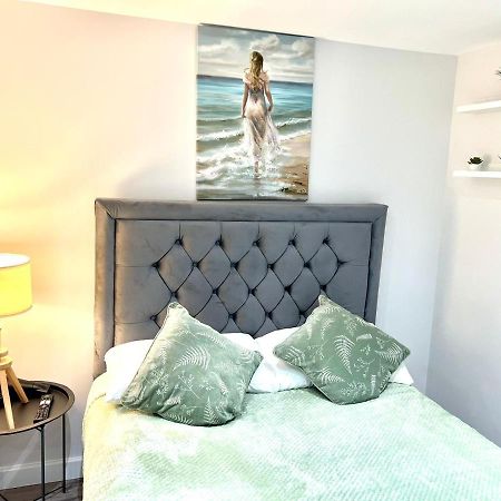 Golden Residences - Oakway Feltham Екстер'єр фото
