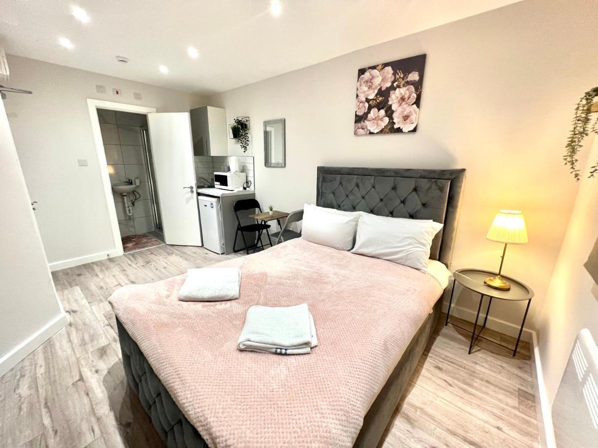 Golden Residences - Oakway Feltham Екстер'єр фото