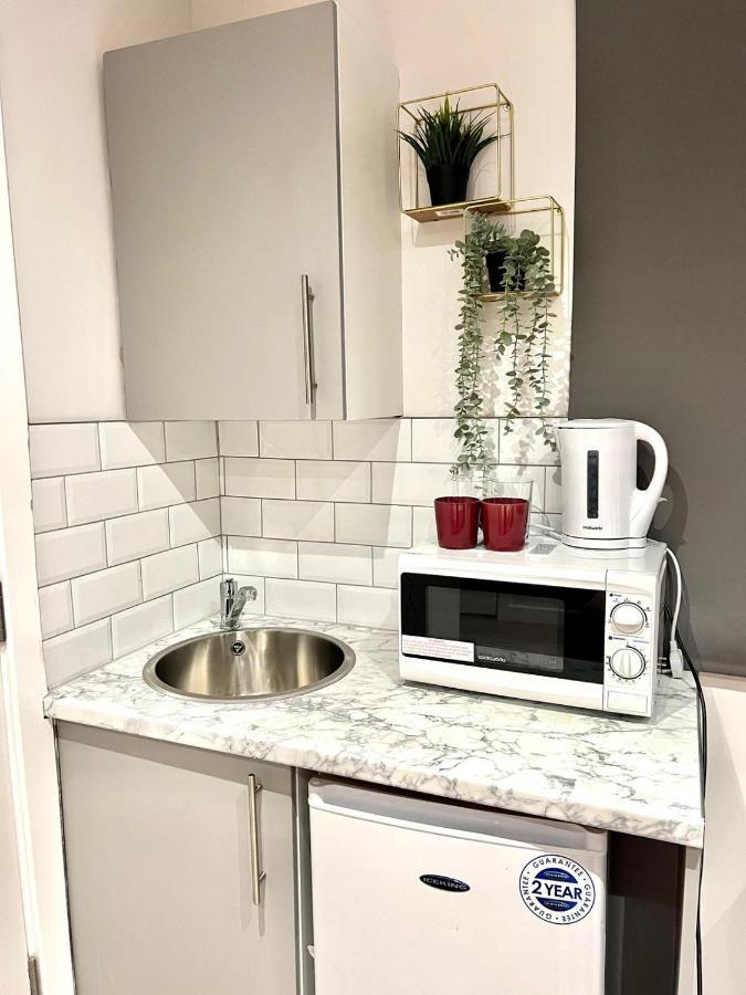 Golden Residences - Oakway Feltham Екстер'єр фото