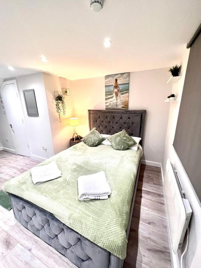 Golden Residences - Oakway Feltham Екстер'єр фото