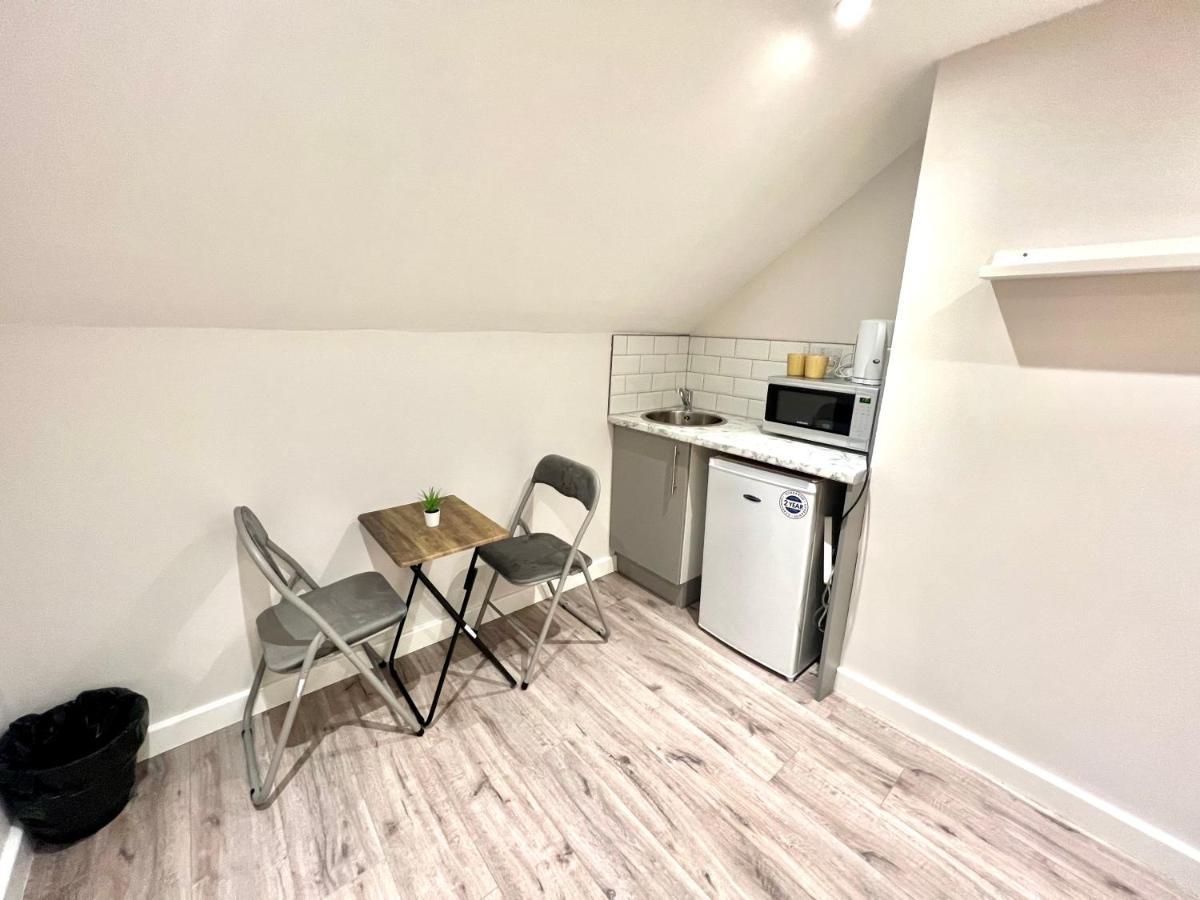 Golden Residences - Oakway Feltham Екстер'єр фото