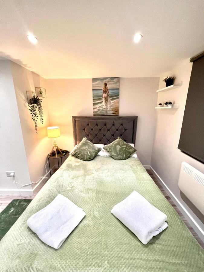 Golden Residences - Oakway Feltham Екстер'єр фото