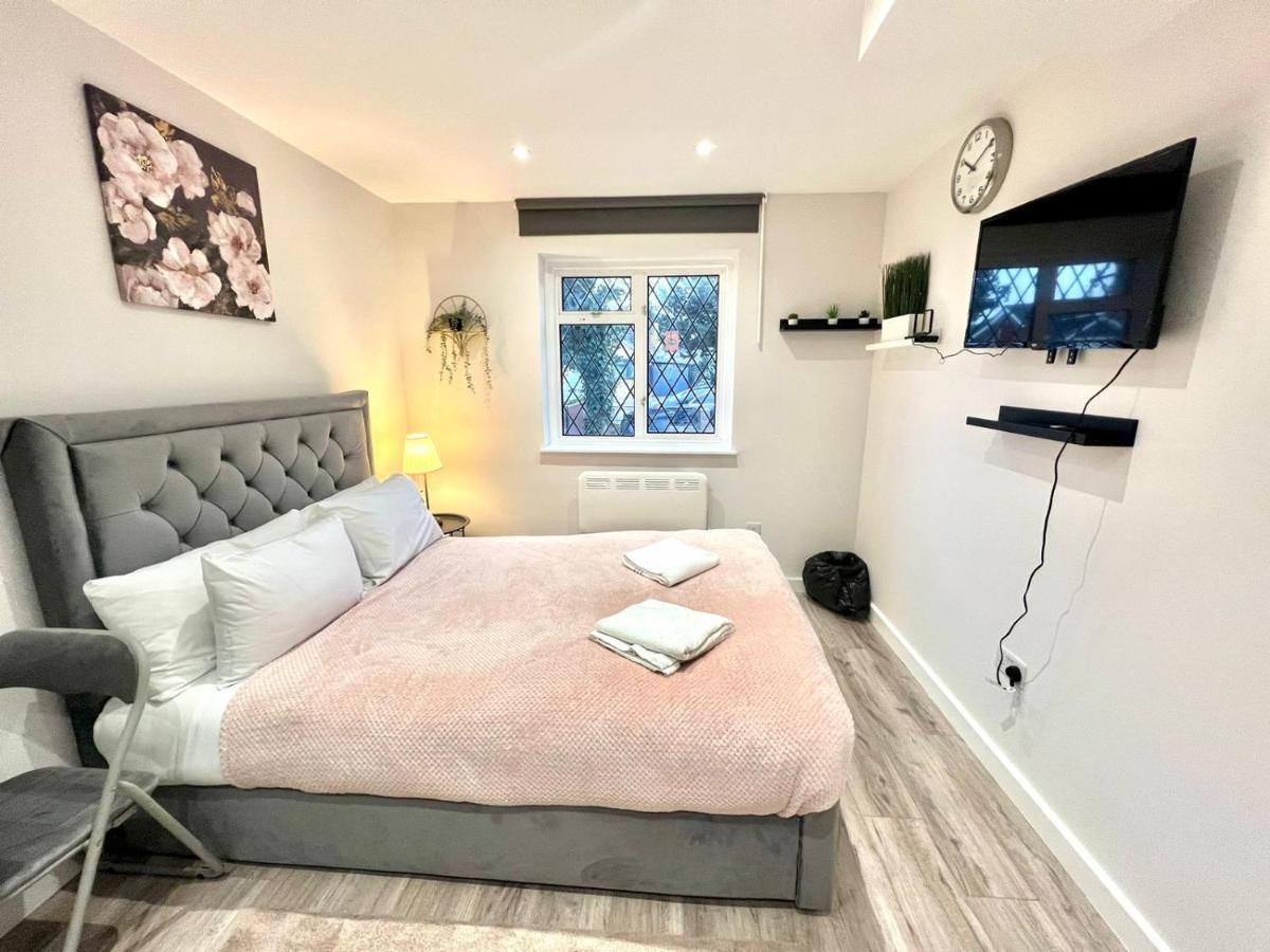 Golden Residences - Oakway Feltham Екстер'єр фото