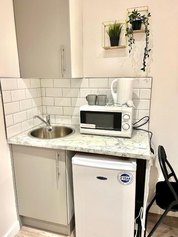 Golden Residences - Oakway Feltham Екстер'єр фото