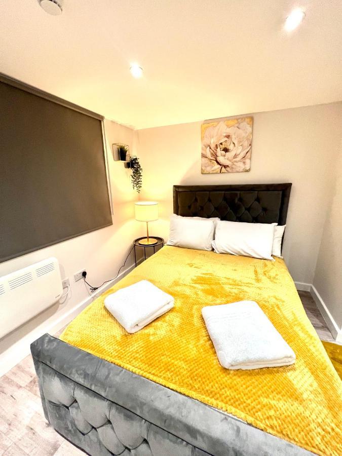 Golden Residences - Oakway Feltham Екстер'єр фото