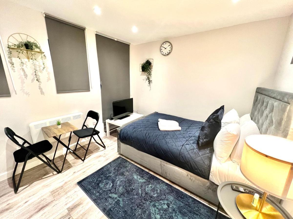 Golden Residences - Oakway Feltham Екстер'єр фото