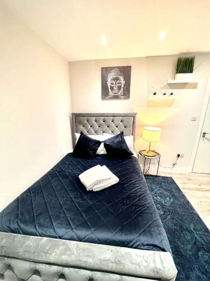 Golden Residences - Oakway Feltham Екстер'єр фото