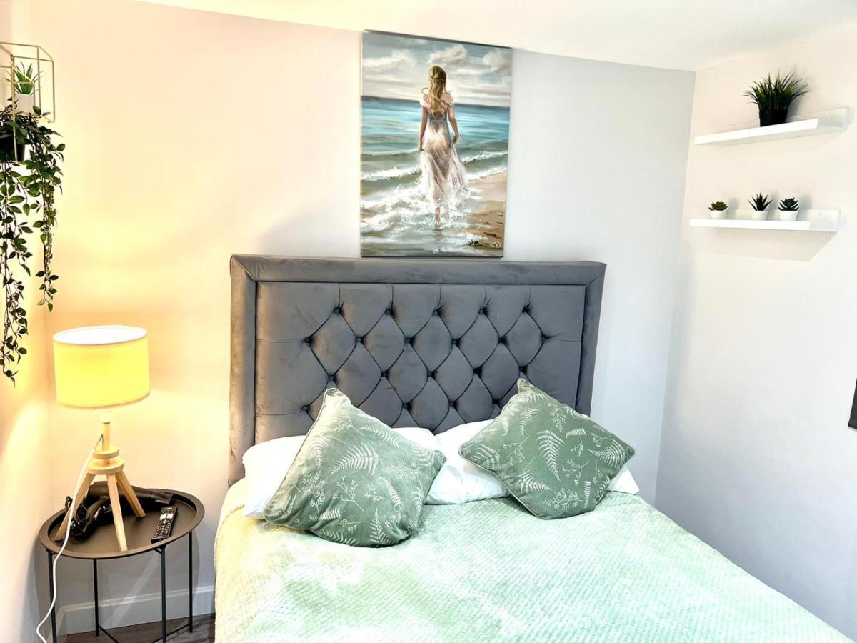 Golden Residences - Oakway Feltham Екстер'єр фото