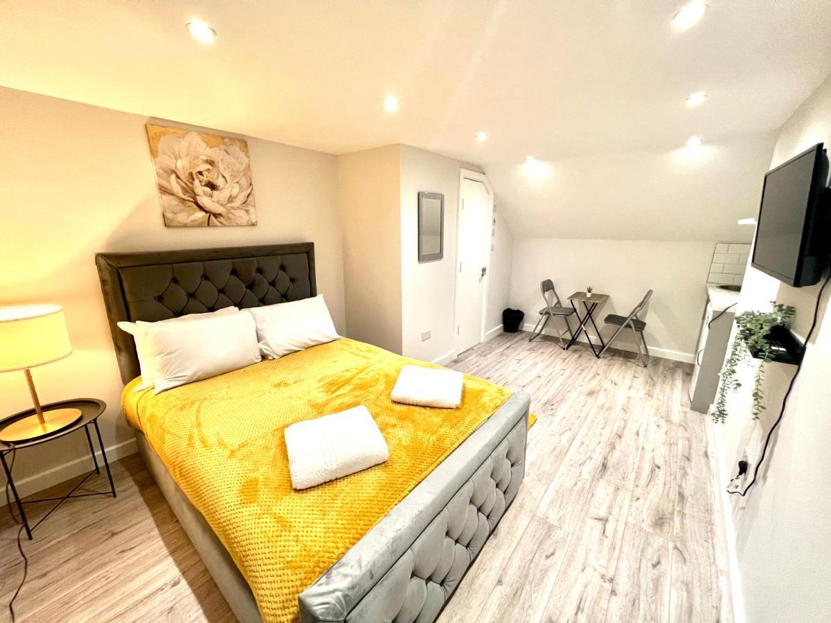 Golden Residences - Oakway Feltham Екстер'єр фото