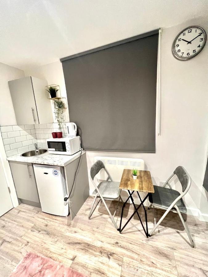 Golden Residences - Oakway Feltham Екстер'єр фото
