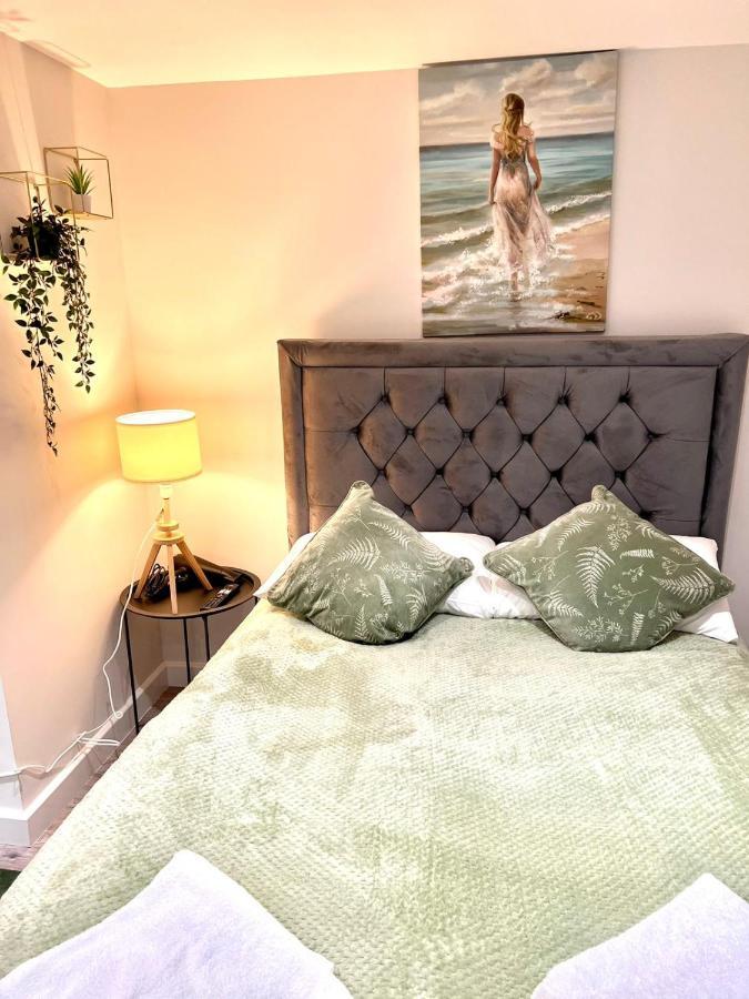 Golden Residences - Oakway Feltham Екстер'єр фото