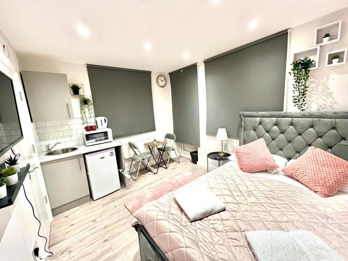 Golden Residences - Oakway Feltham Екстер'єр фото