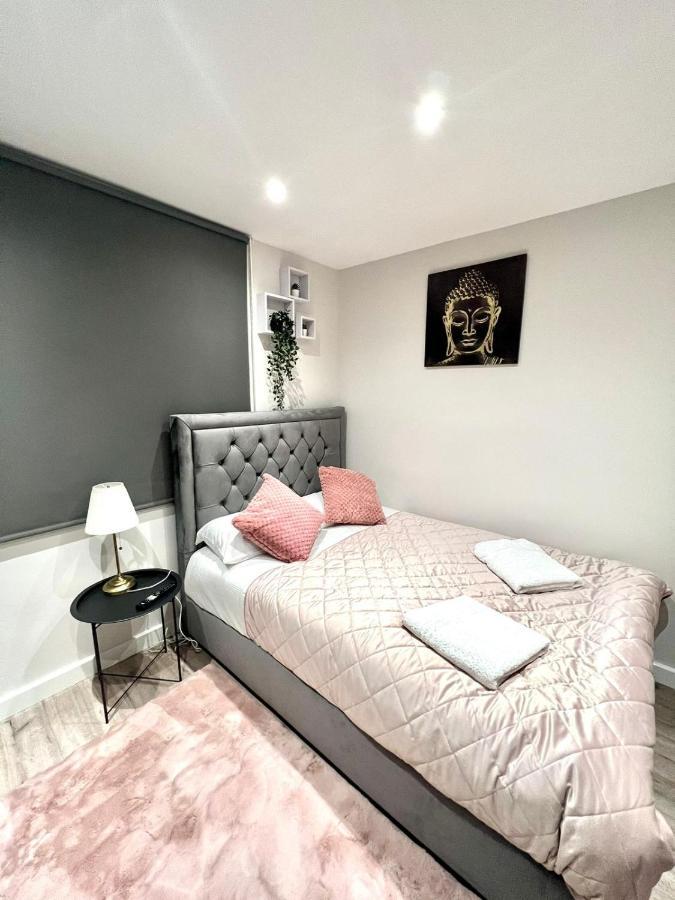 Golden Residences - Oakway Feltham Екстер'єр фото