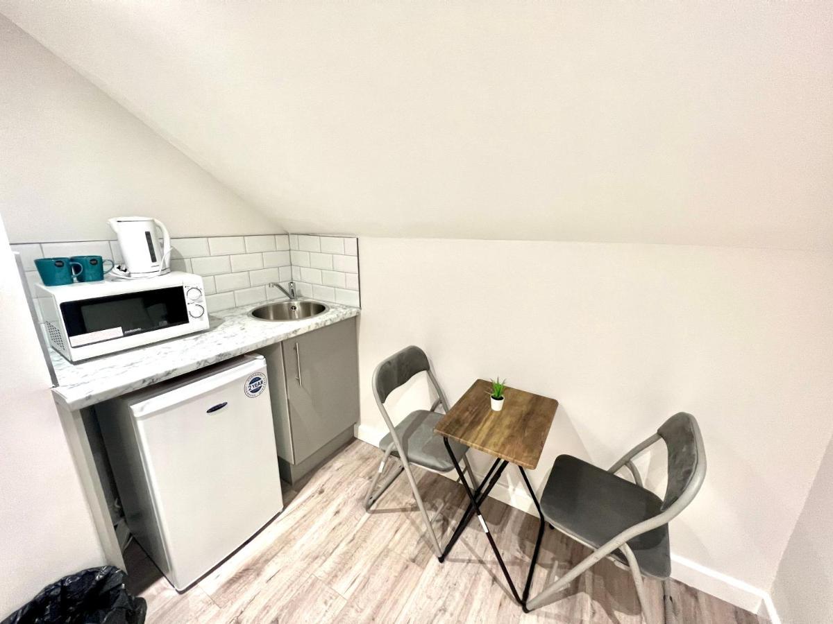 Golden Residences - Oakway Feltham Екстер'єр фото