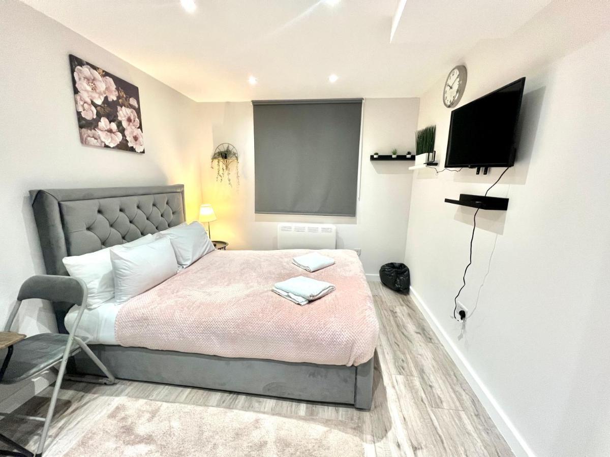 Golden Residences - Oakway Feltham Екстер'єр фото