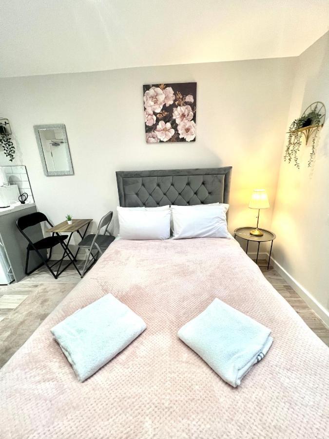 Golden Residences - Oakway Feltham Екстер'єр фото